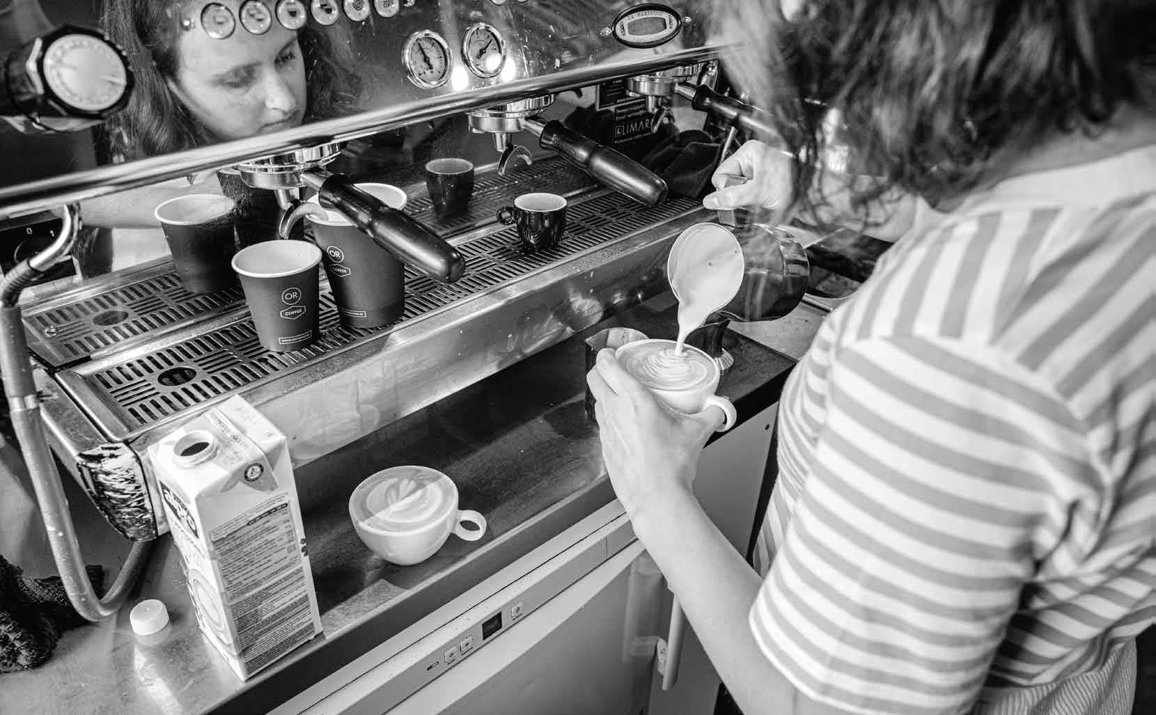 Mastering latte art: stapsgewijze handleiding voor creatieve tekeningen